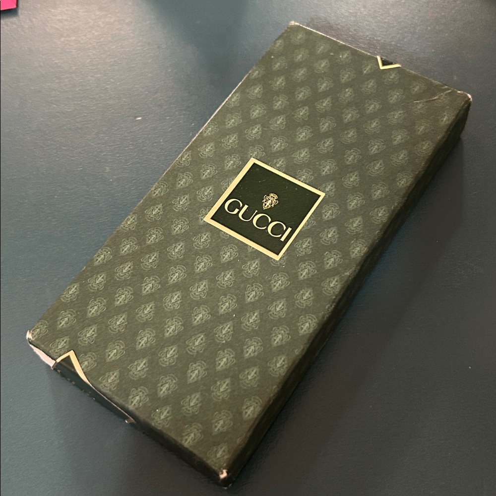 Gucci Logo Key Fob / Keychain - Picture 3 of 3